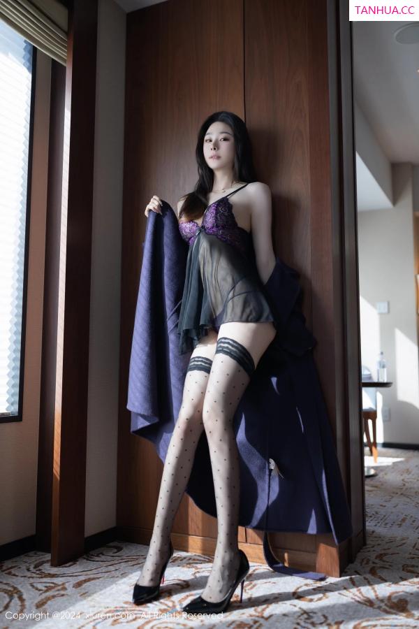 逗逗DouDou  [XiuRen]高清写真图 2024.03.07 No.8195 小逗逗 黑丝性感第14张图片